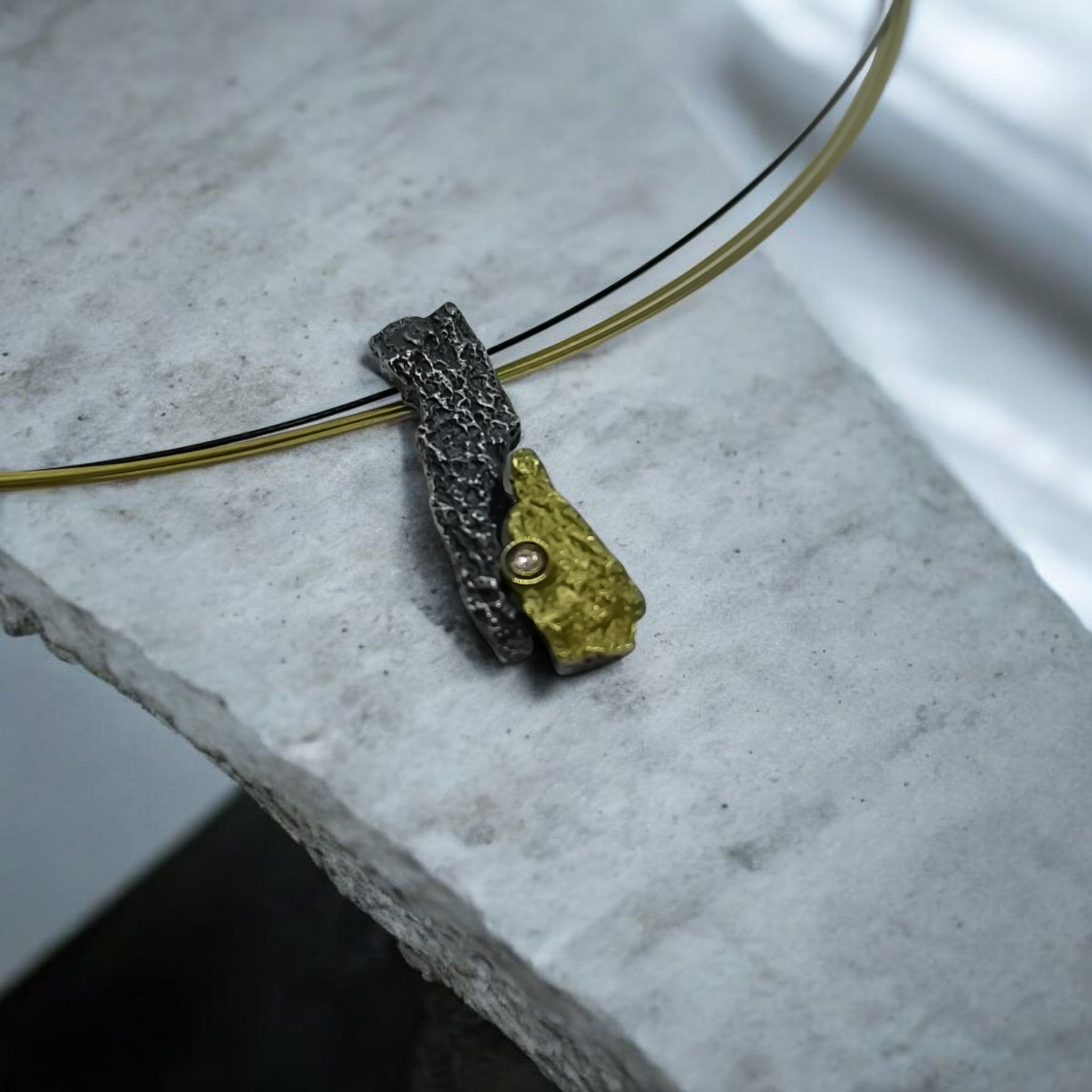 Colgante ROC DIAMOND  Arior (Lista para ti)