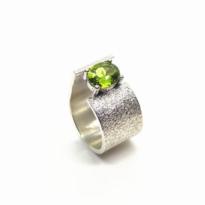 Anillo INDOMITA - Peridot