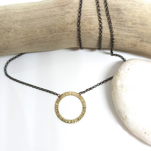 Colgante de LARA joies. Joya de plata, oro i diamate. Penjoll de plata, oro de 18 kt y diamate. Joia artesanal. Joya artesanal. Handmade. Jewell. Joieria LARA joies. Joyería LARA joies. Joyerías Reus. Joyería LARA joies. Joies artesanals i personalitzades.